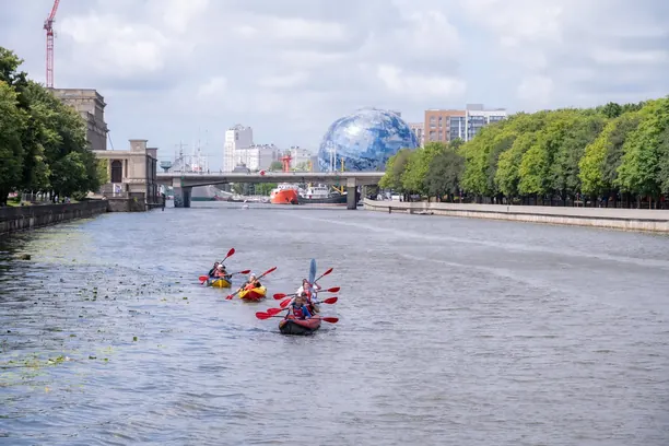Thuyền kayak trên sông Pregolya