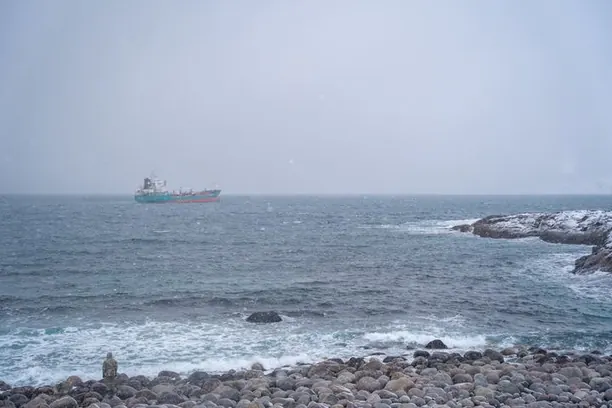 Tàu ngoài khơi biển Barents