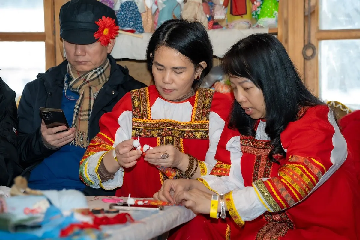 Tự tay làm hình nộm "phù thuỷ" Baba Yaga trong truyện cổ tích Nga