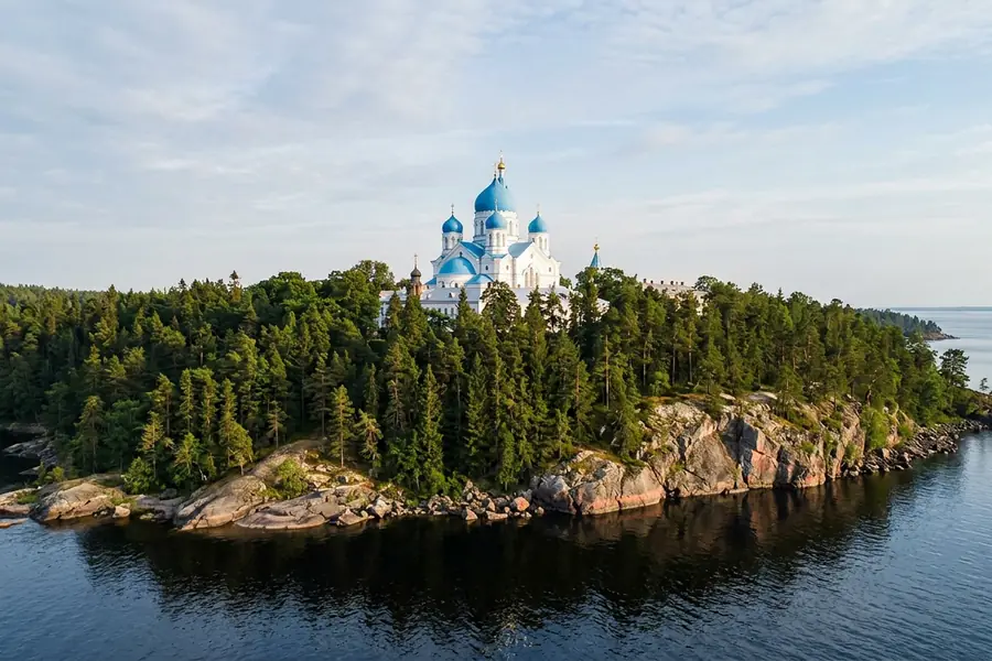 Tu viện Valaam trên hồ Ladoga (ảnh minh hoạ)