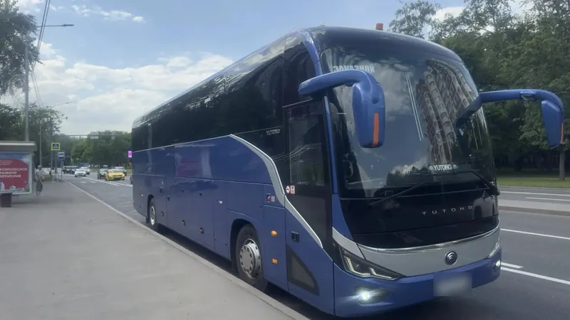 Xe du lịch Yutong C12 PRO của đoàn ATN Travel tại Moscow