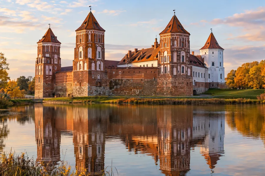 Lâu đài Mir bên hồ, Belarus