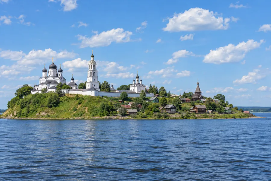Đảo thị trấn Sviyazhsk trên sông Volga